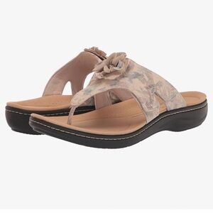 Clark’s Sand Beige Muted Floral Laurieann Gemma Thong Sandal Adjustable